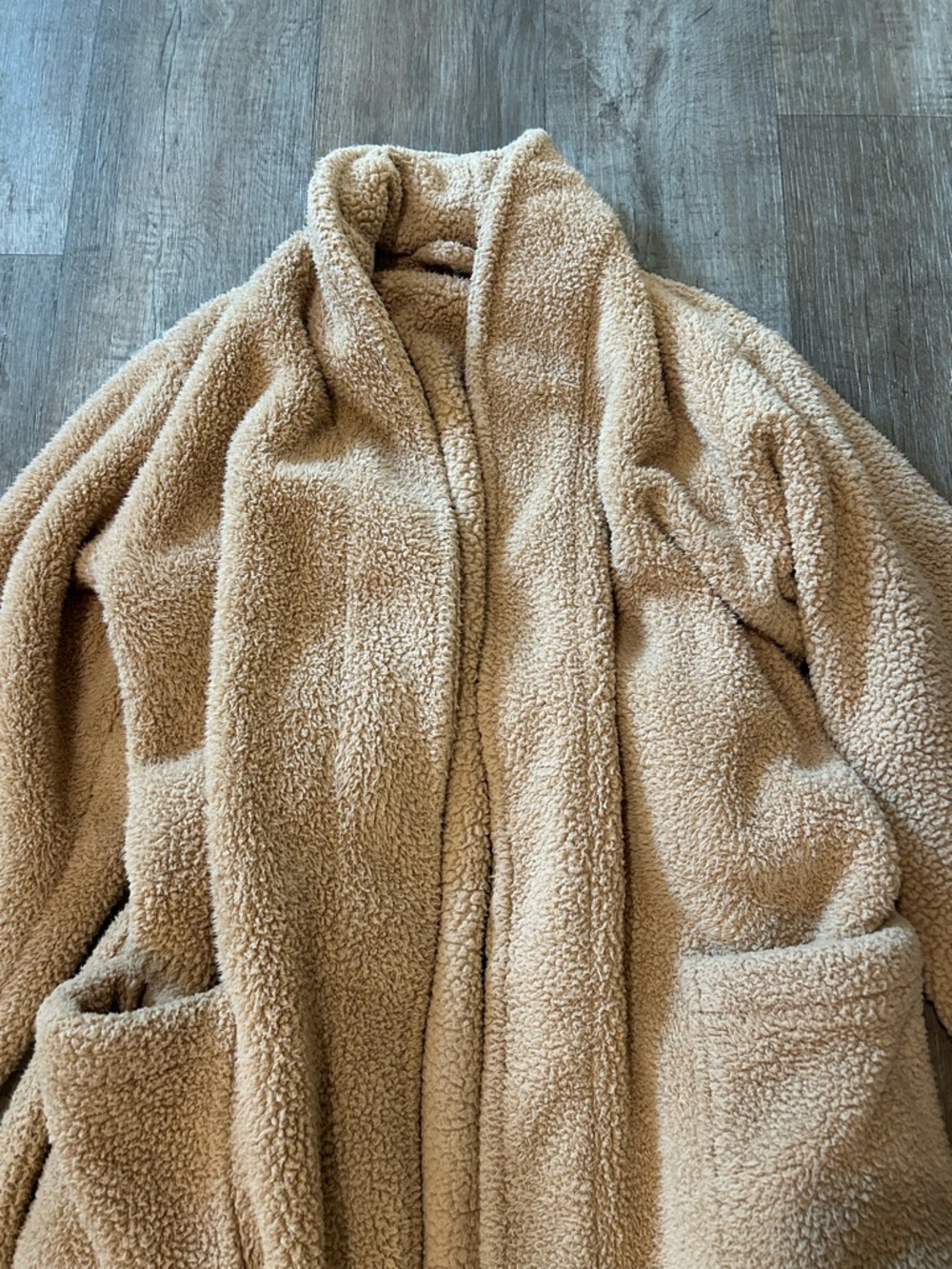 Pottery Barn Tan Sherpa Robe with Waist Tie and Pockets - Picture 3 of 6